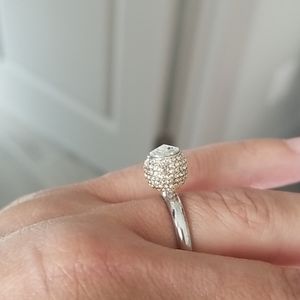 Henri bendel ring